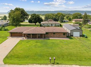 1605 Harry St, Hazel Green, WI 53811