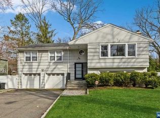 44 Roberts Ct, Tenafly, NJ 07670