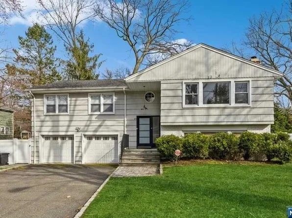 44 Roberts Ct, Tenafly, NJ 07670
