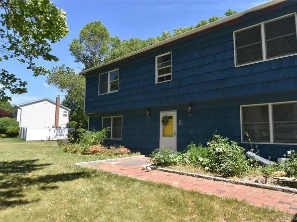 8 Long Meadow Place, Centereach, NY 11720