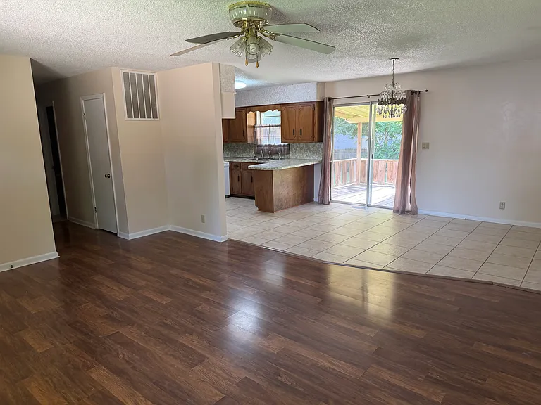 1016 Kennedy St — Photo 3