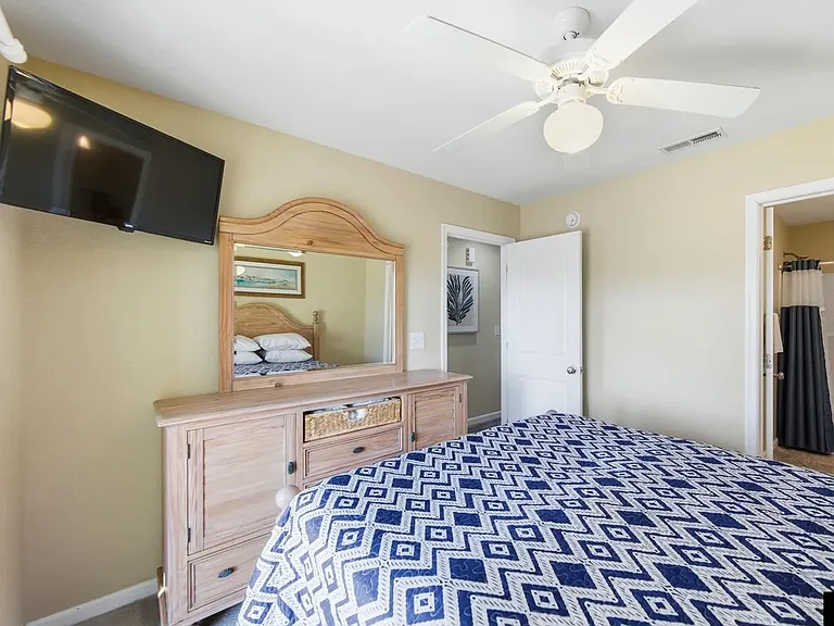 100 Lexington Ln #106-D — Photo 4
