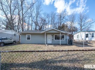 1323 Fenley St, Pekin, IL 61554