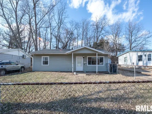 1323 Fenley St, Pekin, IL 61554