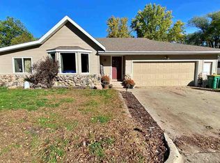 319 Division St W, New Richland, MN 56072