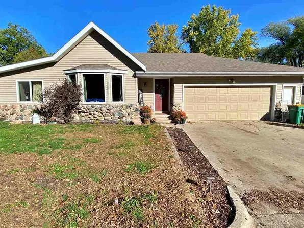 319 Division St W, New Richland, MN 56072