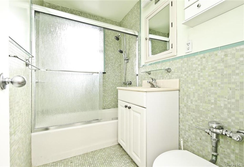 4 Bed 2 Bath Property, New York • 1,600 Sq Ft