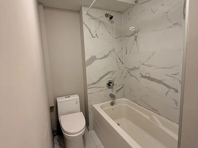 451 Leslie St — Photo 11