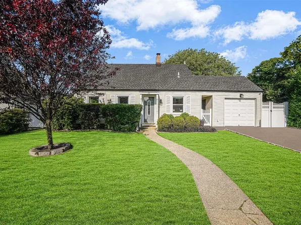 36 Anchor Lane, Levittown, NY 11756