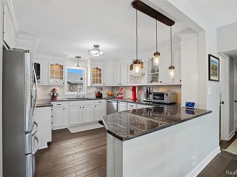 2299 Kingston St — Photo 12