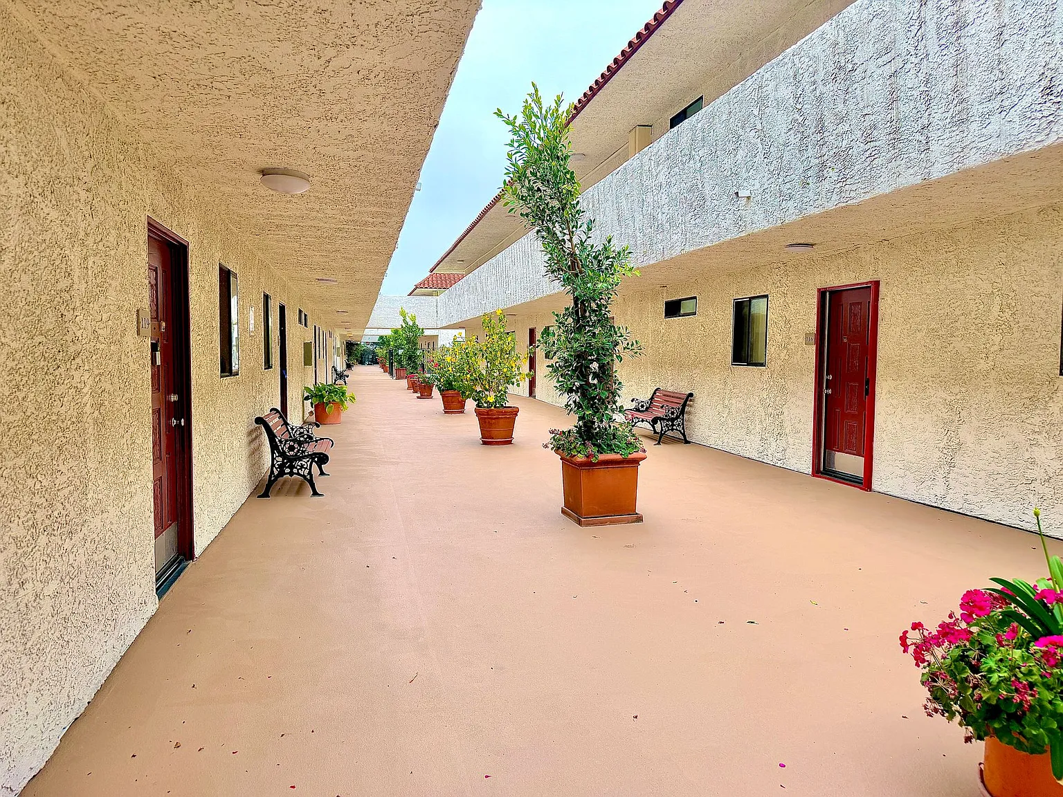 Royal Hazeltine Villas — Photo 2