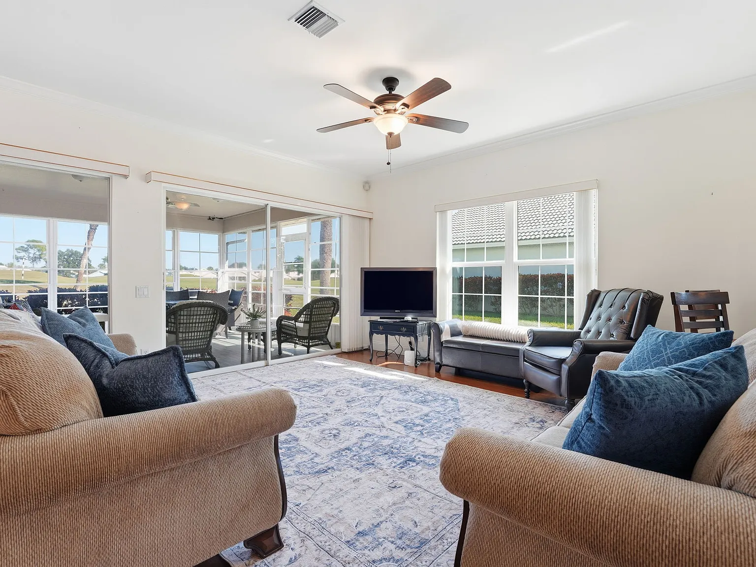 3 bed, 1977 sqft, $3,800 — Photo 4