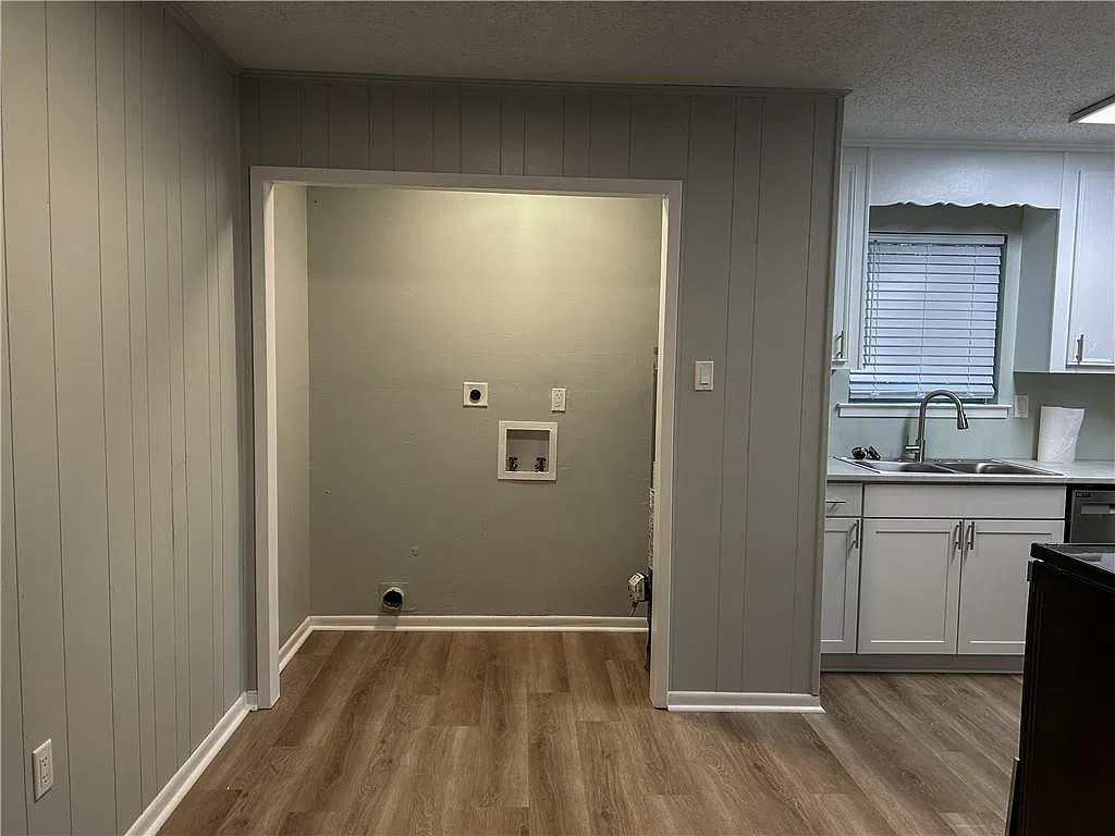 3 bed, 2.0 bath, 1458 sqft, $1,500 — Photo 2