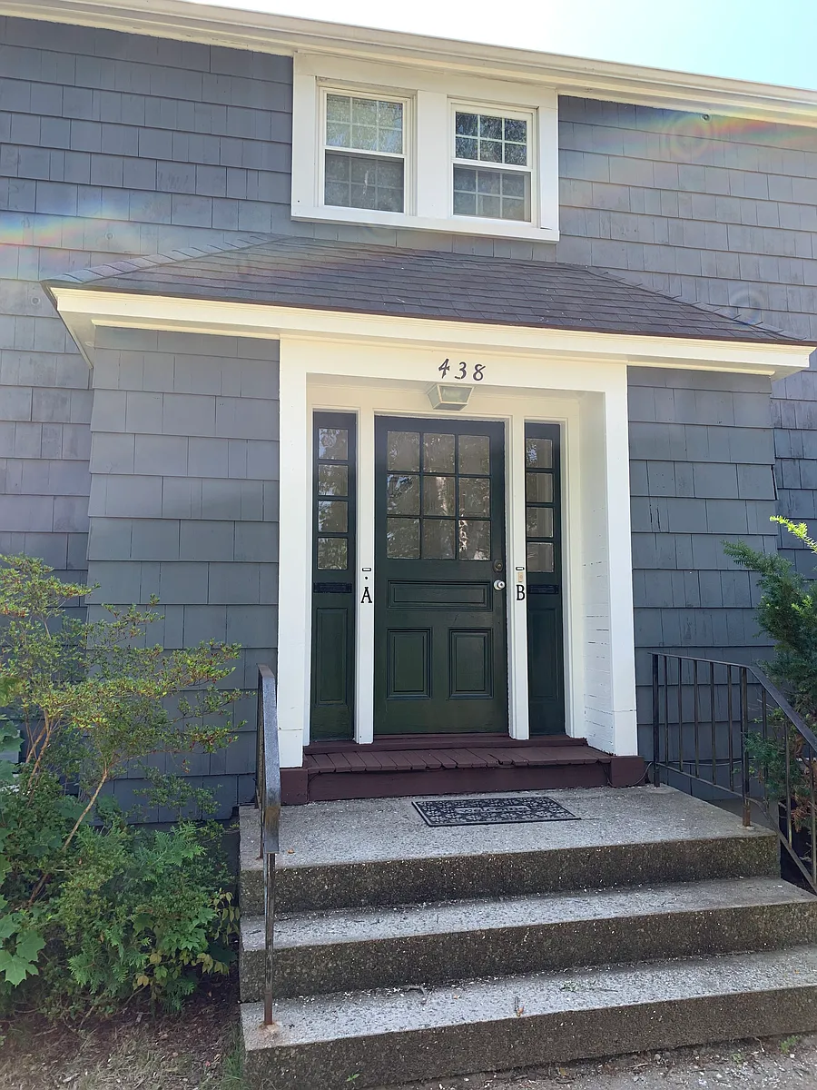 Building Photo - 438 Delaware Ave #B
