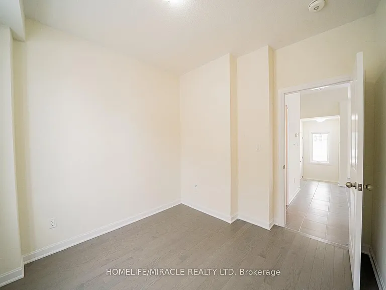 33 Country Club Dr — Photo 18