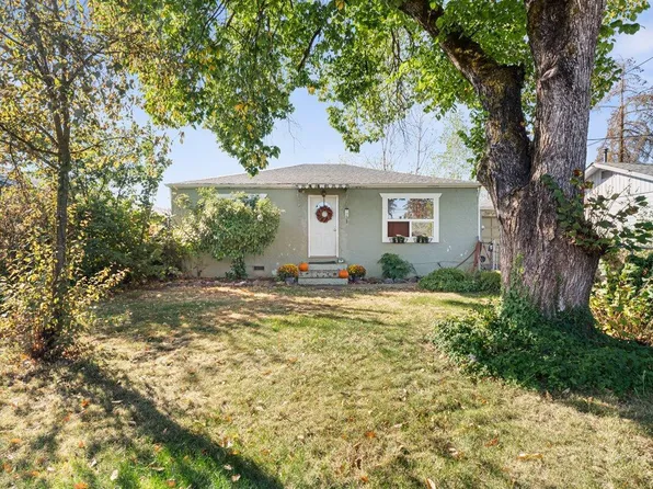 241 Marion Ln, Grants Pass, OR 97527