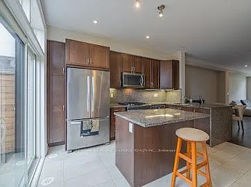 2037 Queensborough Gate — Photo 12