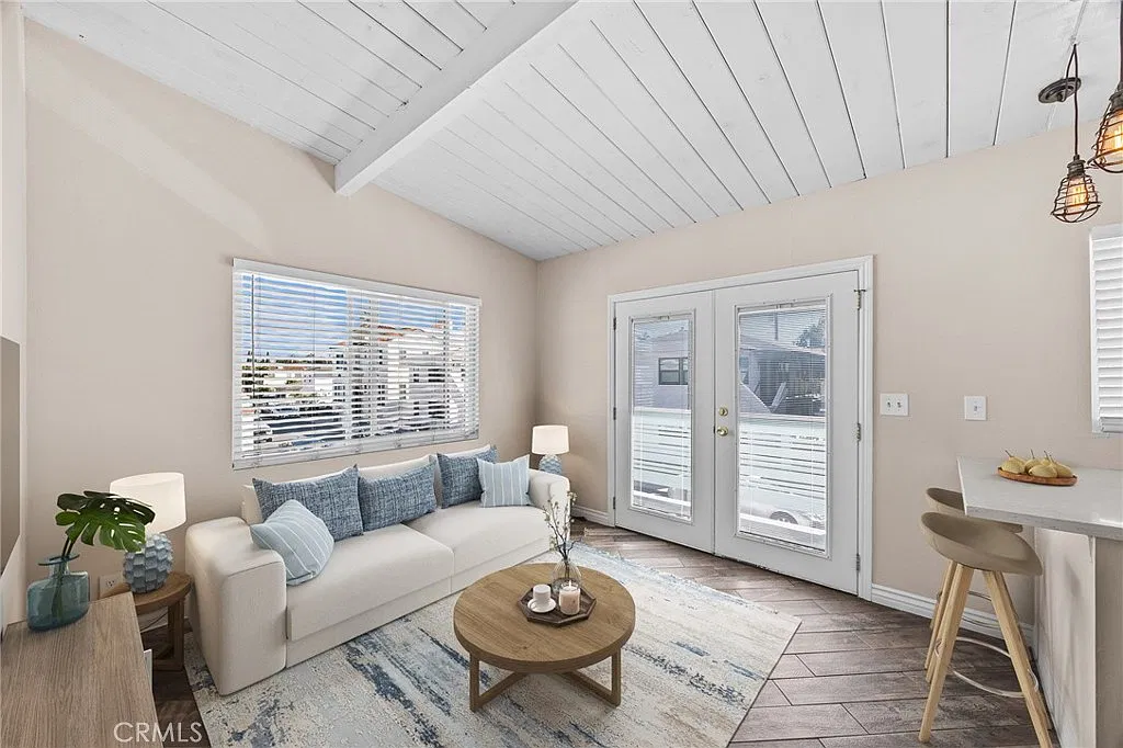 1 bed, 395 sqft, $2,225 — Photo 1