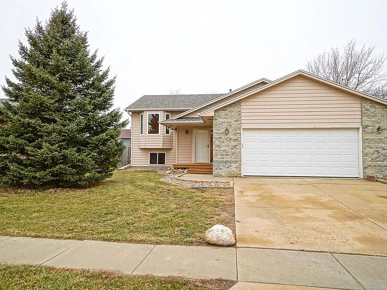 5201 S Baneberry Ave — Photo 1