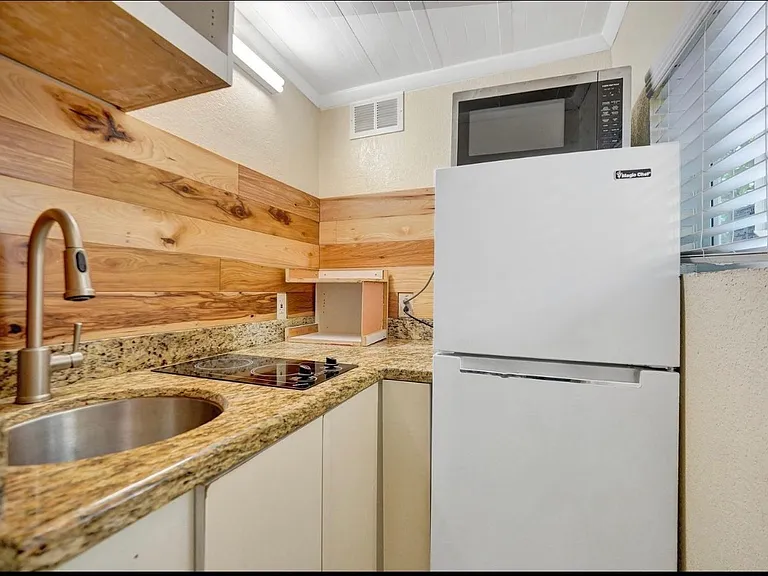 314 SW 76th Ter #3 — Photo 4
