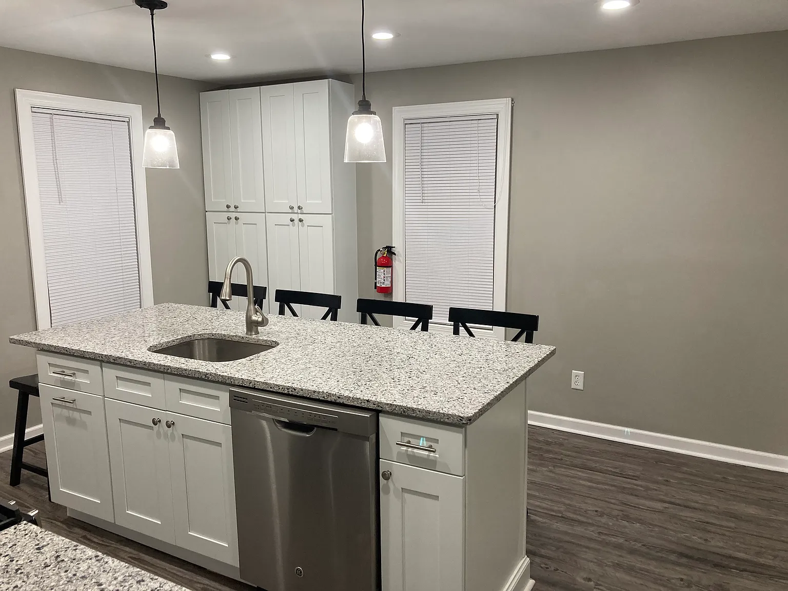 2 bed, 800 sqft, $1,950 — Photo 2