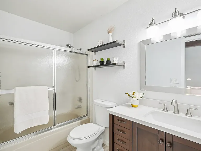 8064 Meadowdale Sq — Photo 7