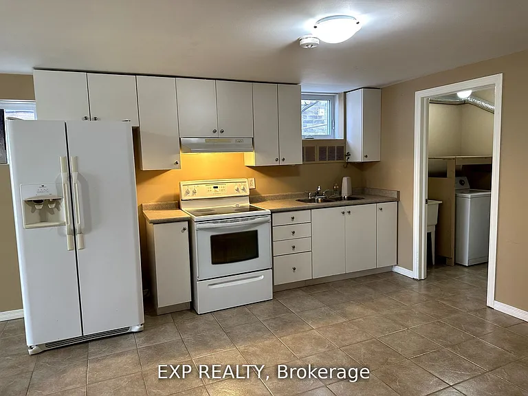 91 Sun King Cres #BASEMENT — Photo 2