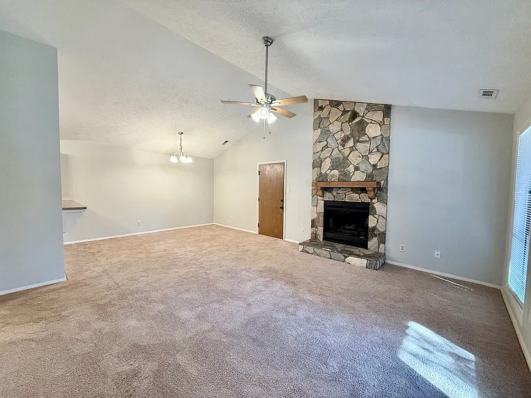 1808 Tryon Dr #5 — Photo 2