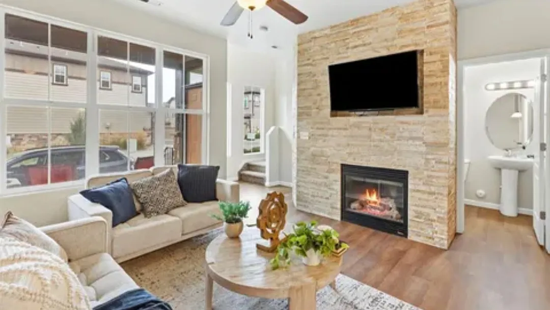 3 bed, 2.5 bath, 1345 sqft, $2,100 — Photo 1