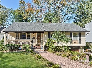 97 Lakeshore Dr, Oakland, NJ 07436