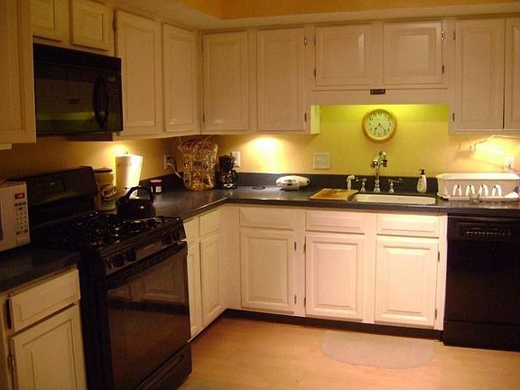 kitchen still appliances