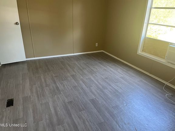 3rd image of 126 Margaret St