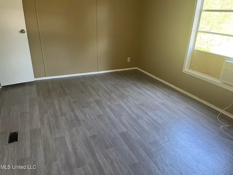 126 Margaret St — Photo 3