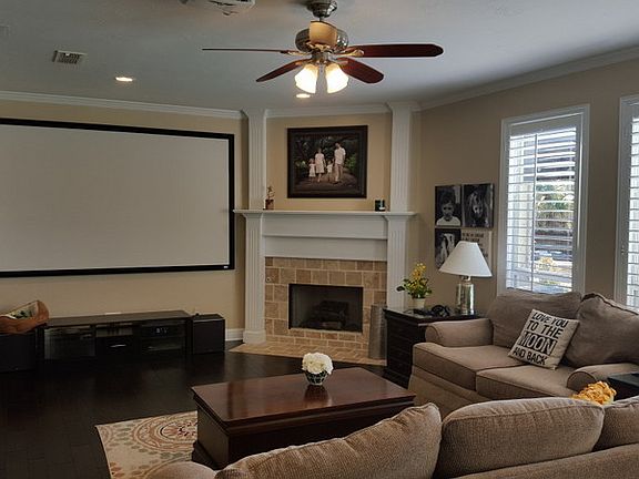 Family Room : Includes 120" projector screen, 1080p projector, speakers