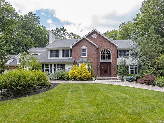 3rd image of 16 Castle Hill Ln