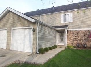 7627 Weymouth Cir, Hanover Park, IL 60133