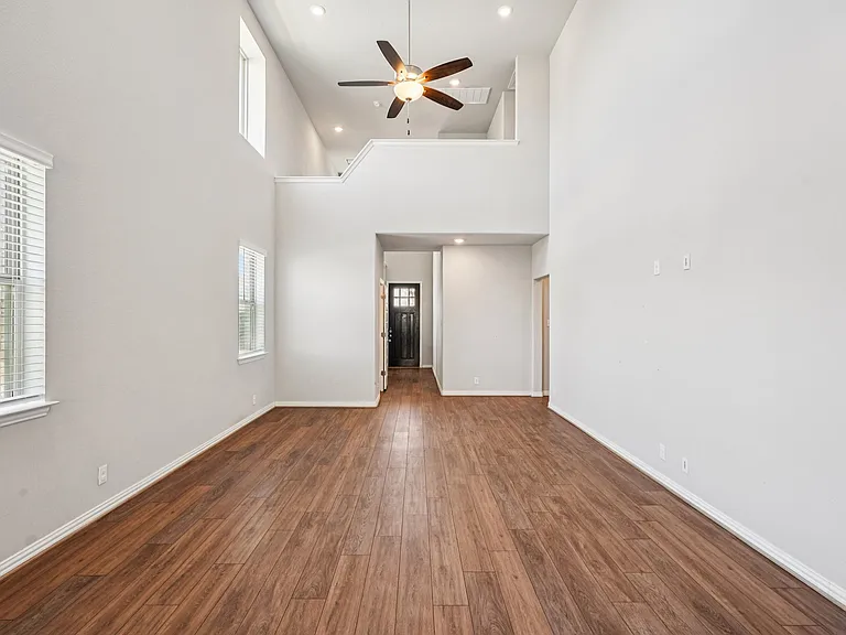 2034 Egret Ave — Photo 5