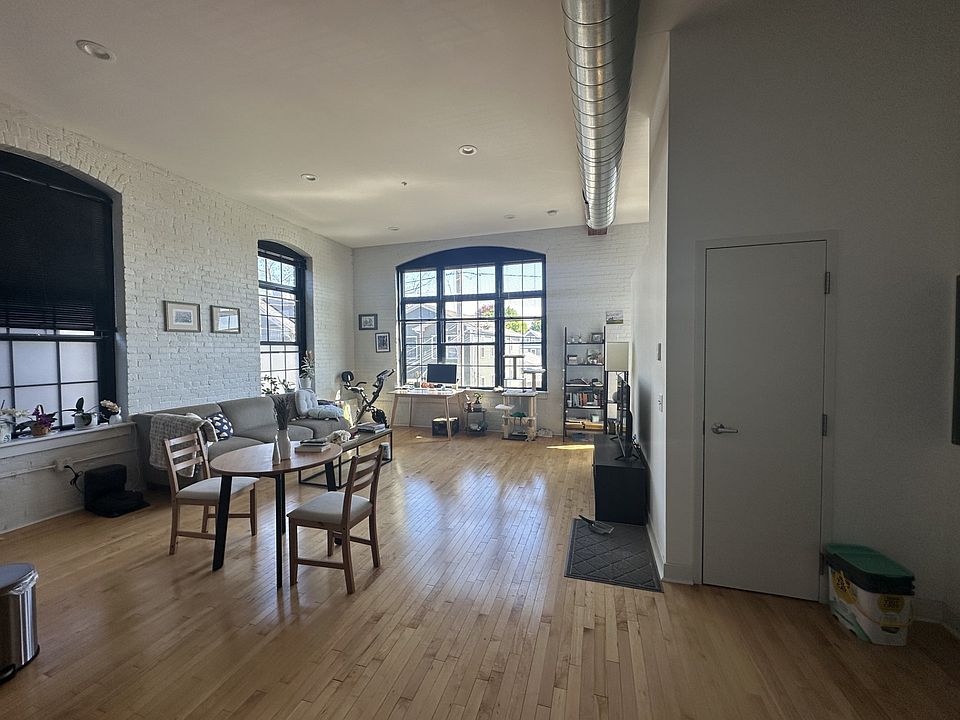 1st image of 36 Cromwell St #213