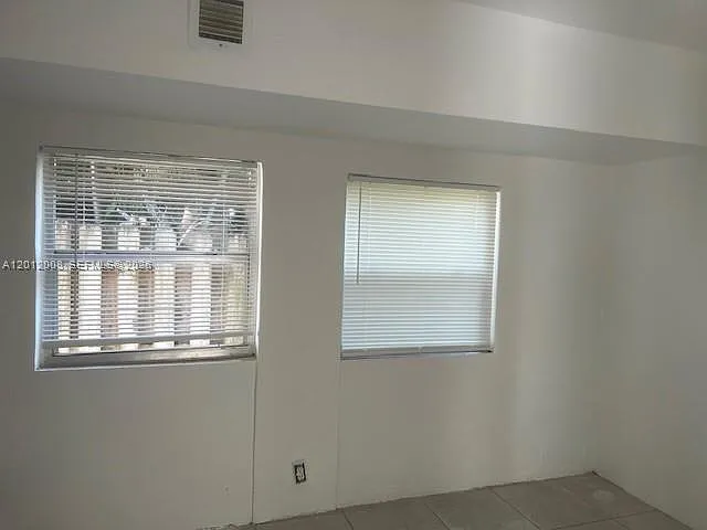 4548 SW 33rd Ave #M — Photo 24