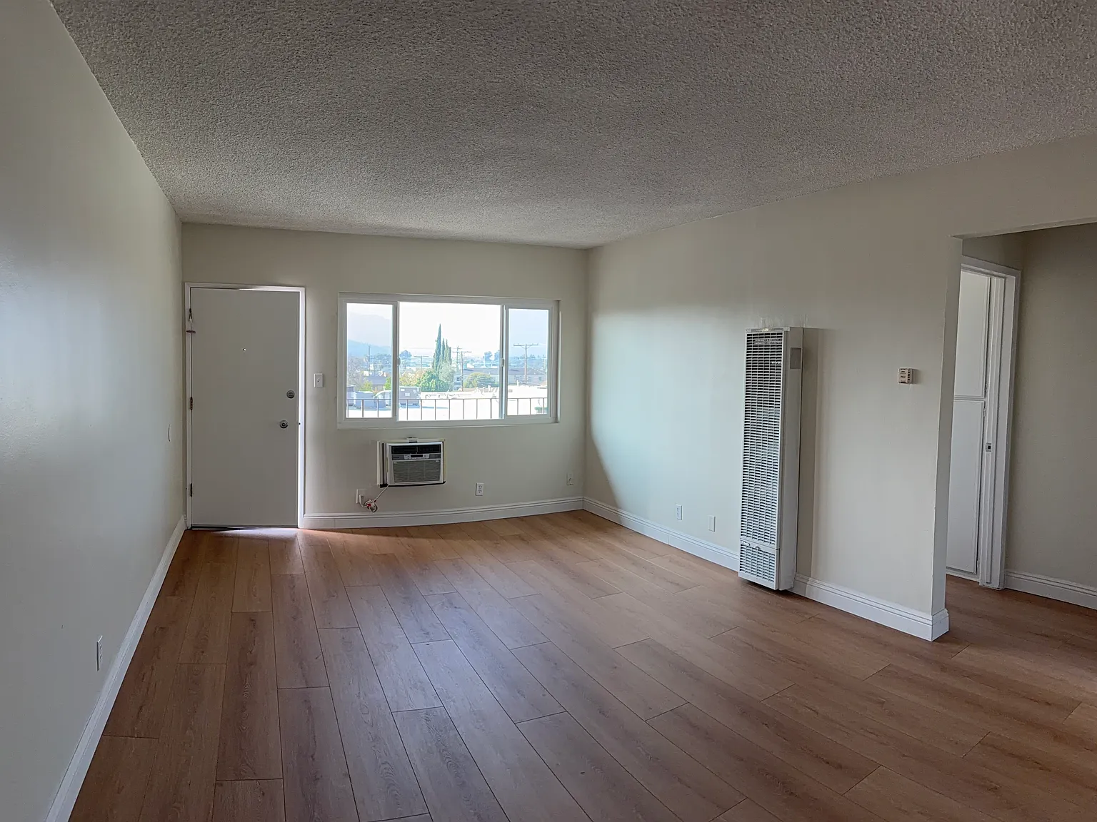 2 bed, 900 sqft, $2,300 — Photo 2