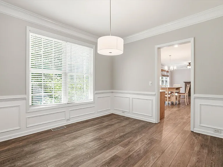1152 Willoughby Ln — Photo 12