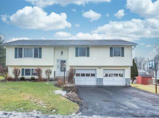 9 Four Sisters Ln, Port Ewen, NY 12466
