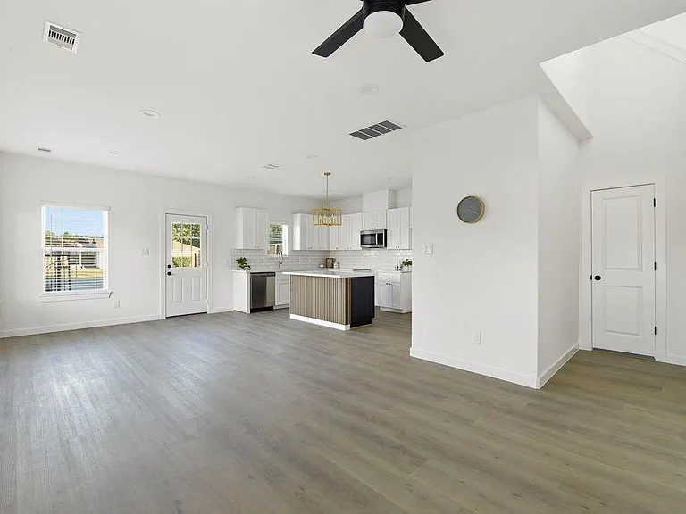 6417 Eastland St #A — Photo 10