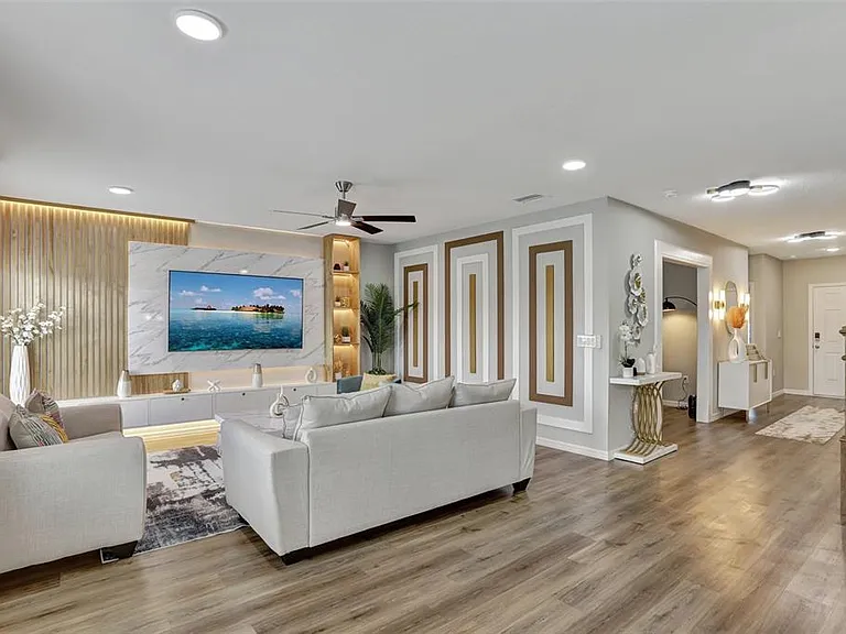 2405 Oakwood Ln — Photo 10