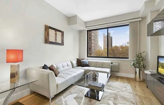 Rented by Bond New York | media 45