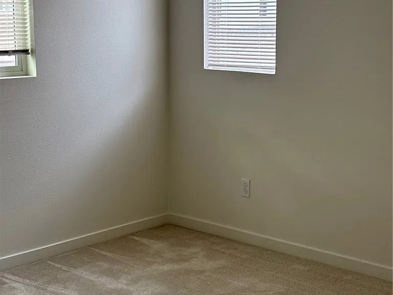 2565 E Embry Ln — Photo 32