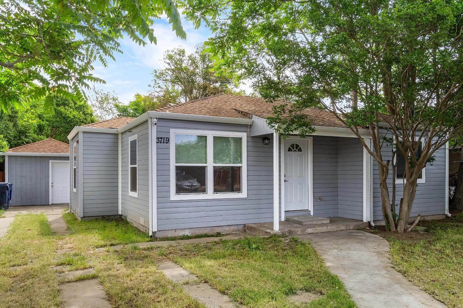 4 bed, 1.0 bath, 1580 sqft, $888 — Photo 2