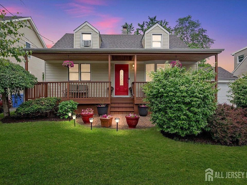 1st image of 448 Carmine Ave