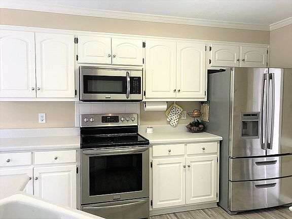 5th image of 4684 Walnut Hill Dr