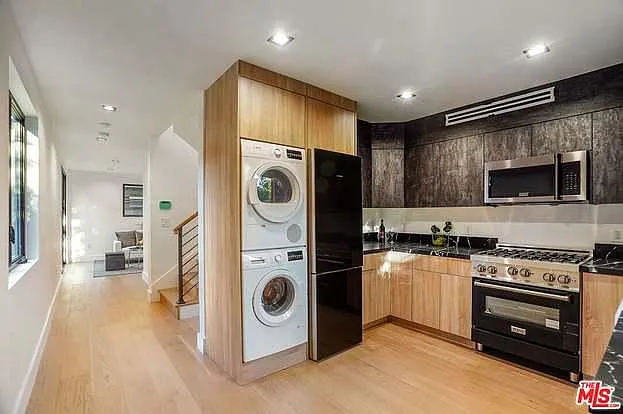 2 bed, 1.5 bath, 800 sqft, $5,000 — Photo 4